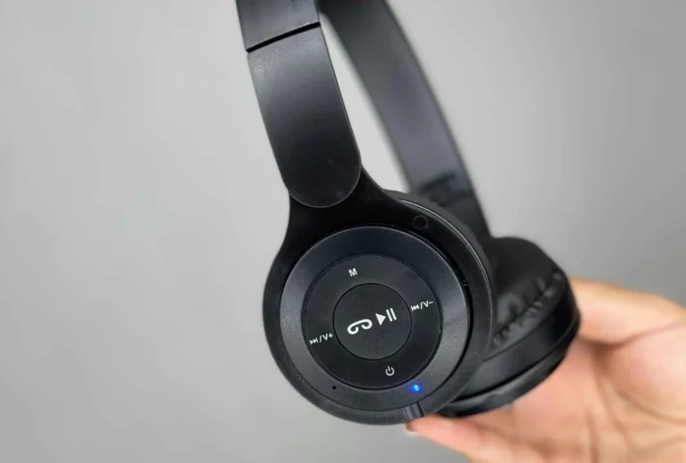 راهنمای خرید هدفون: بی‌سیم یا سیمی؟